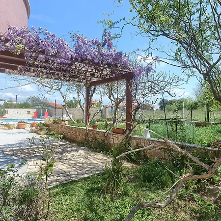 Gemuetliche 3 * Valbandon